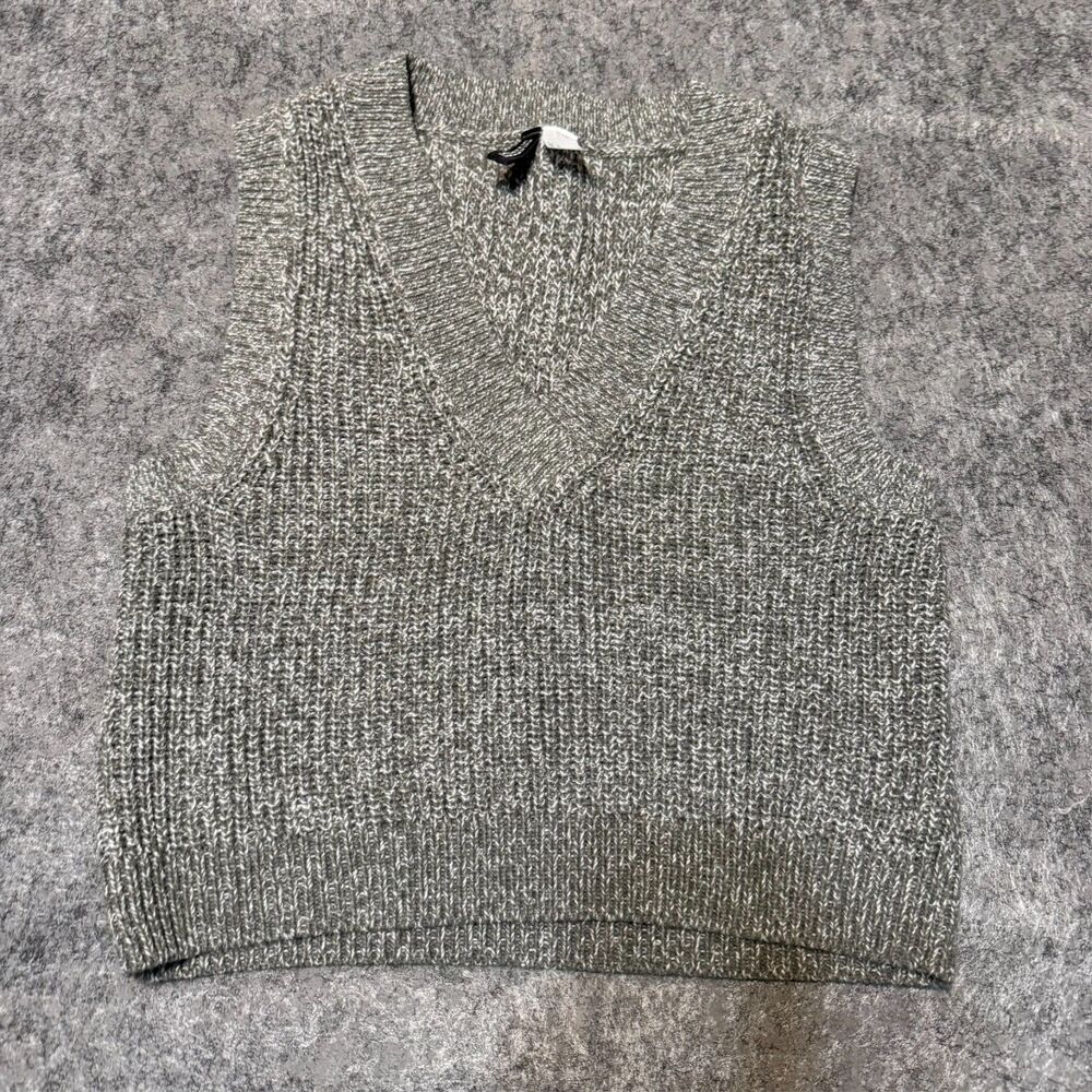 Hm Womens Sweater Vest Size M Grey Cable Knit V-Neck Acrylic